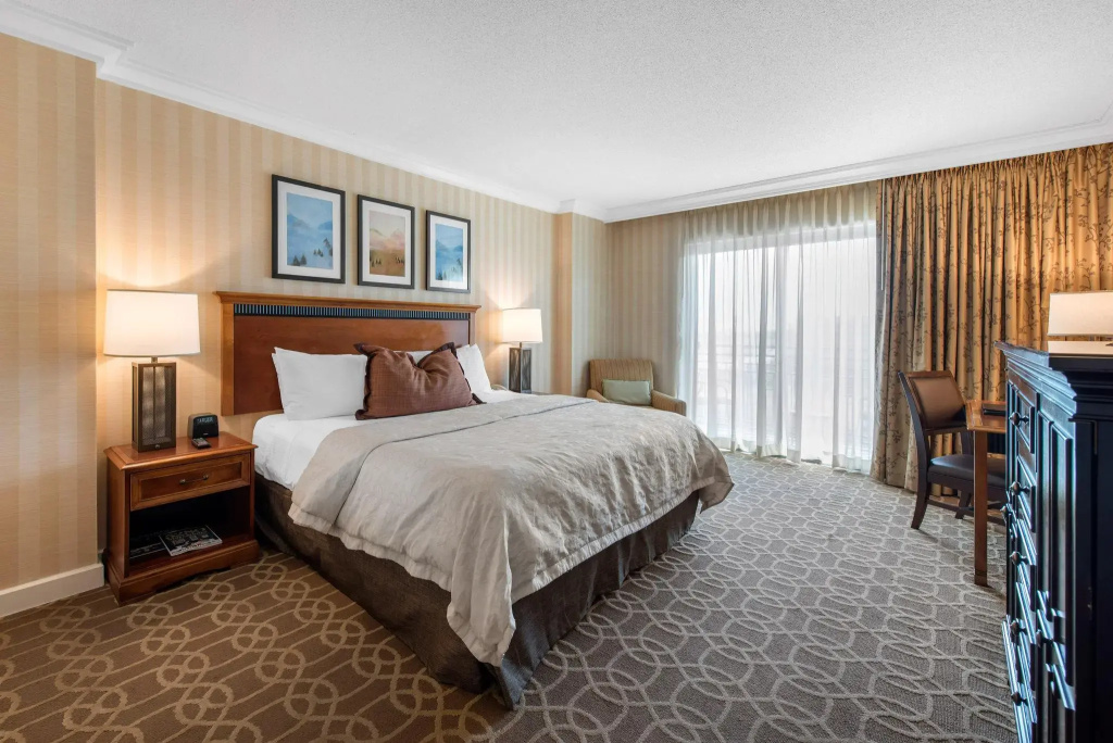 Deluxe Double room with balcony (full double bed)