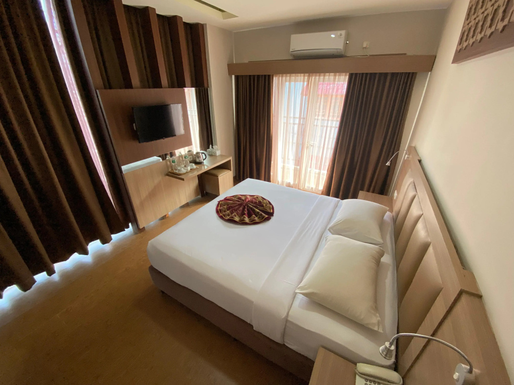 Deluxe Double room (full double bed)
