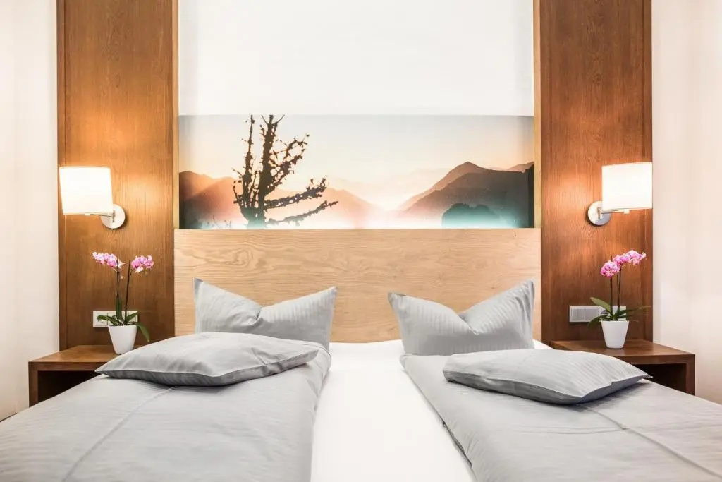 Landhotel Böld and Restaurant Uhrmacher Oberammergau - Chambres