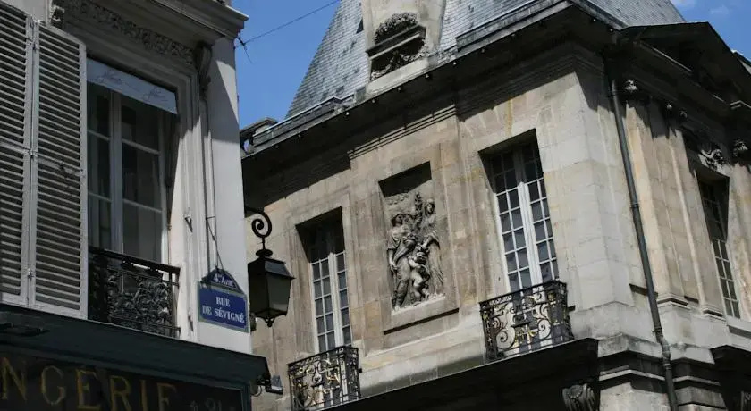 Sevigne apartment