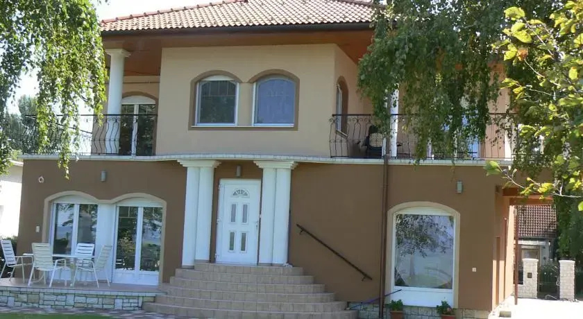 Lomb Apartman