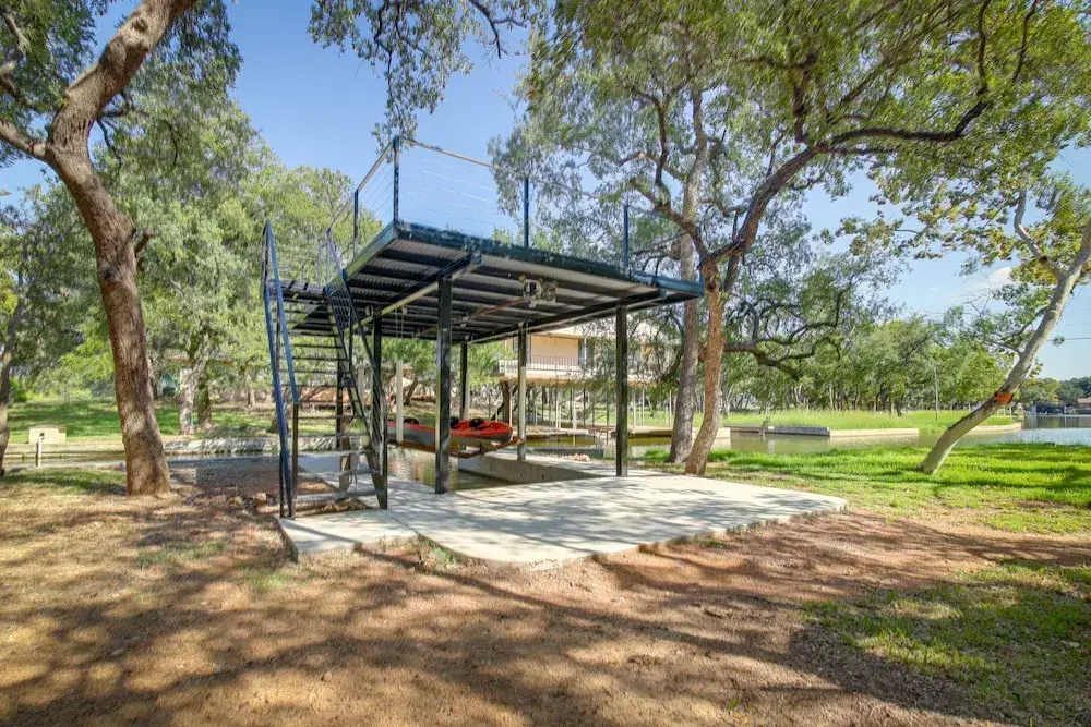Modern Kingsland Home w/ River Access & Kayaks!