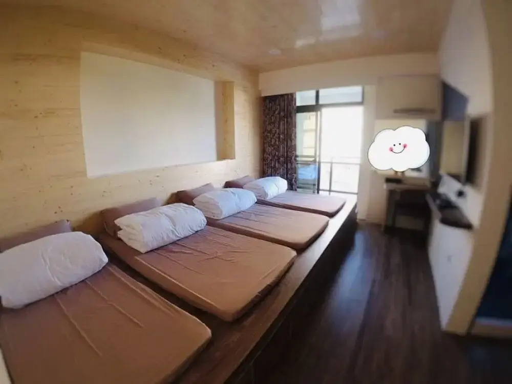 標準四人房，配有大床