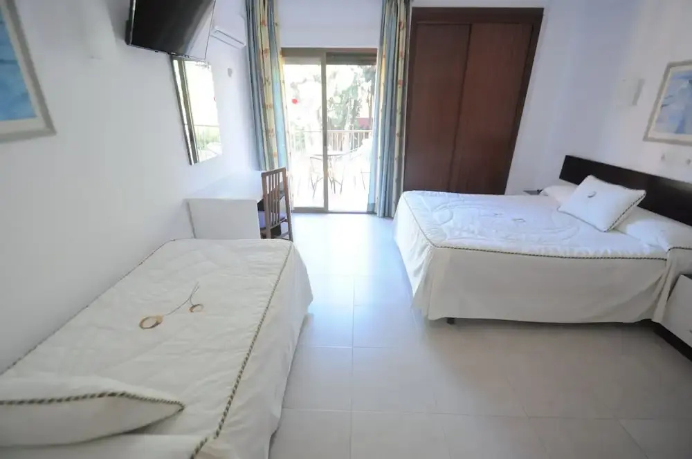 Standard Triple room with balcony