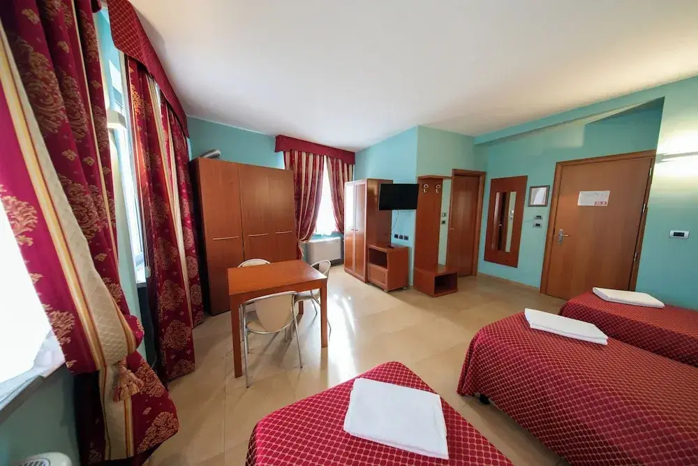 Standard Triple room with balcony