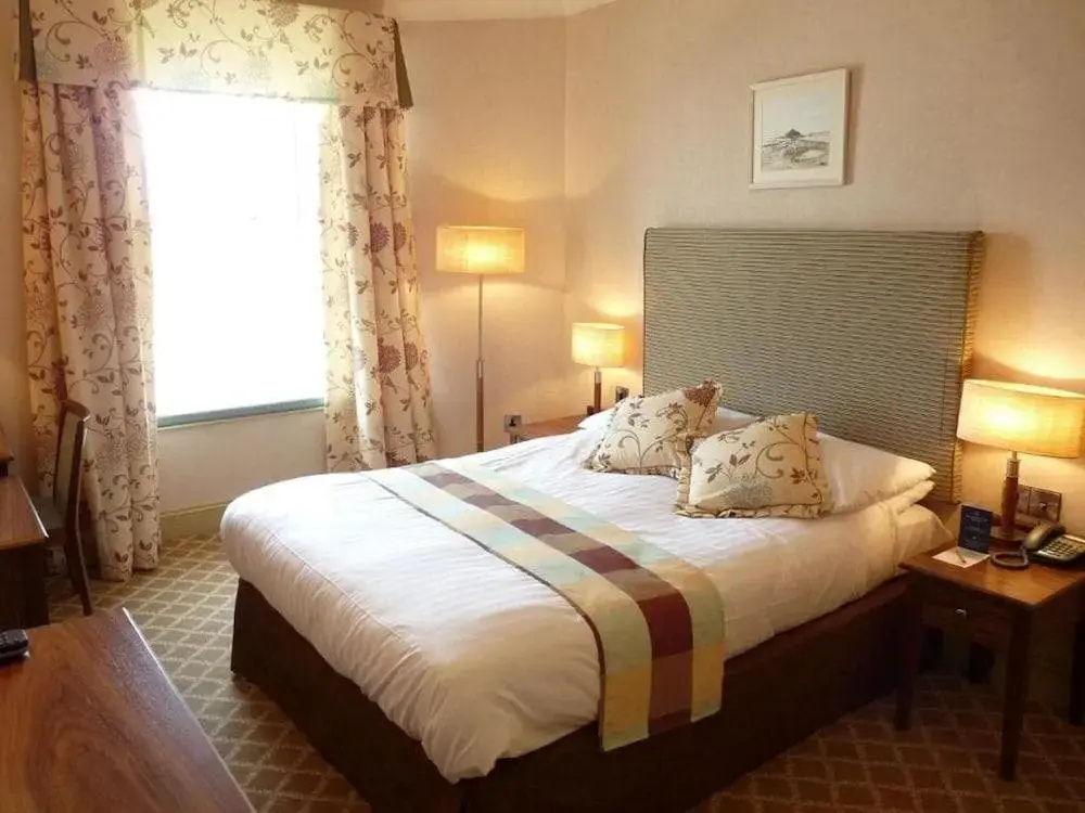 Mullion Cove Hotel Spa & Apartments