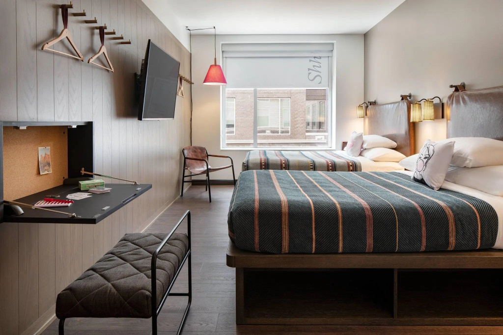 Standard Quadruple room with courtyard view