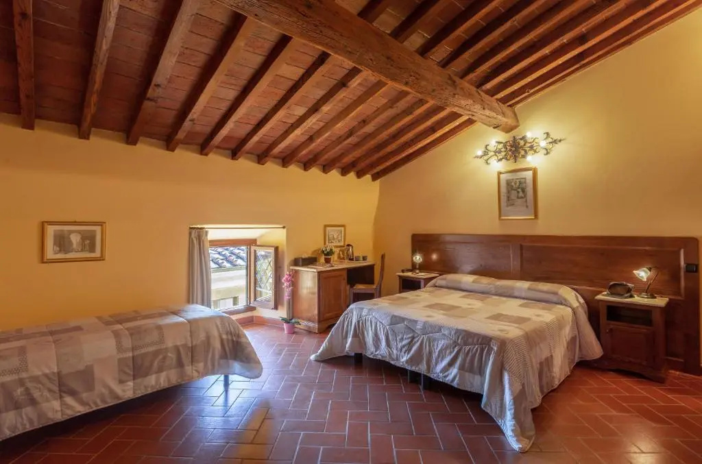 Standard Triple room