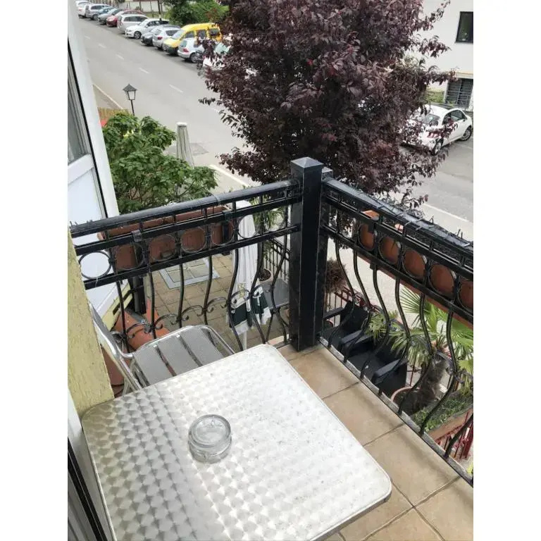 Standard Double room with balcony (full double bed)