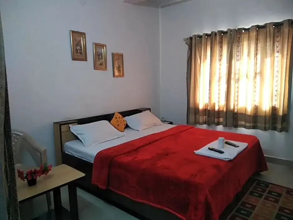 Deluxe Double room (full double bed)