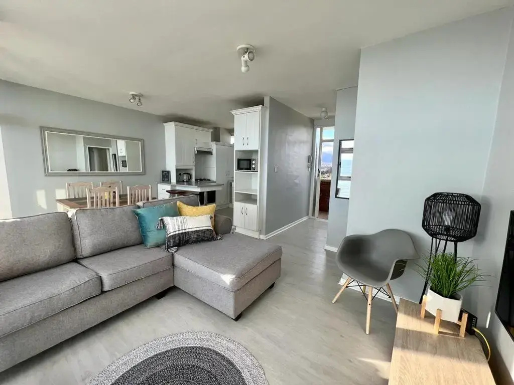Beachfront apartment with endless views!