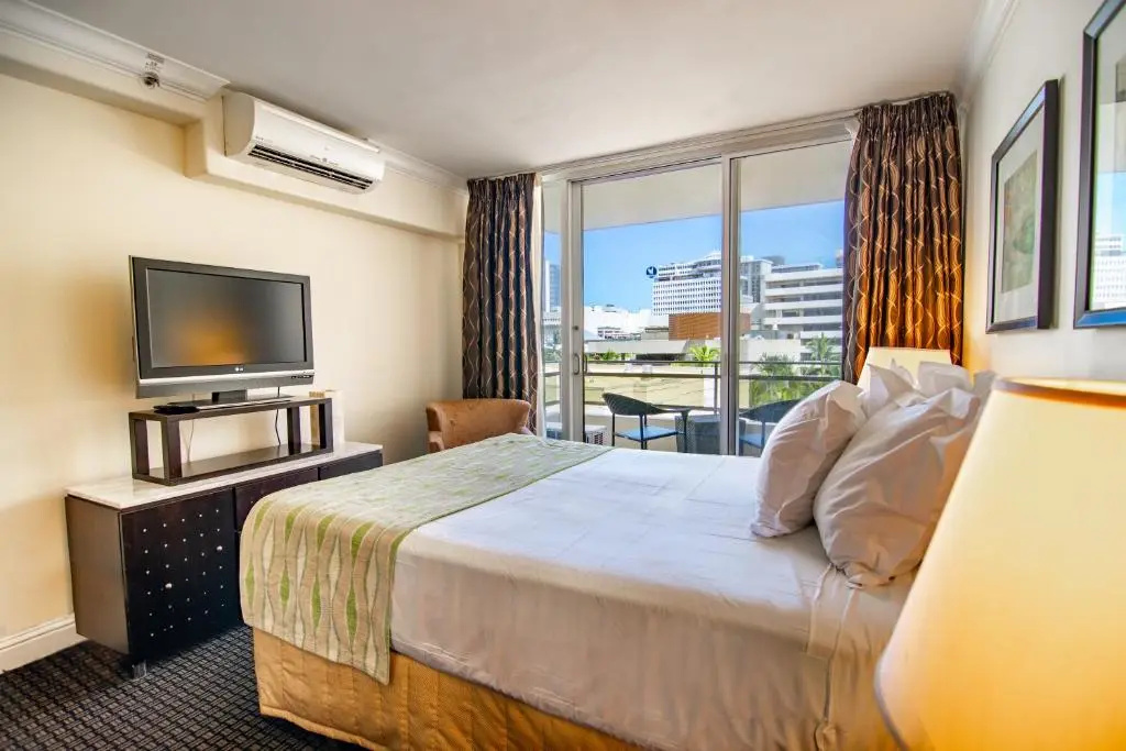 2 Bedrooms room with city view