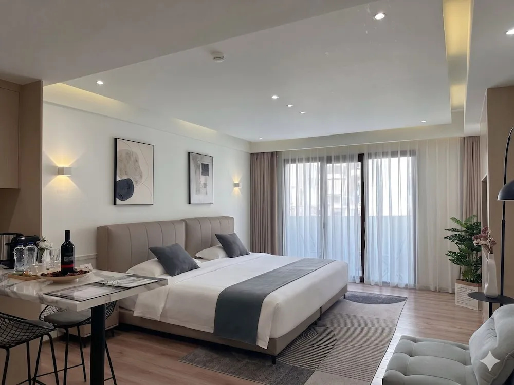 Superior Double room with balcony (full double bed)