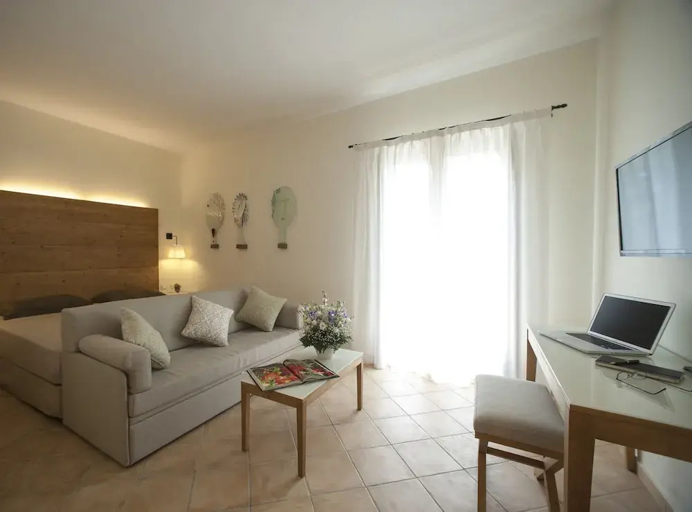 Double Junior Suite (full double bed)