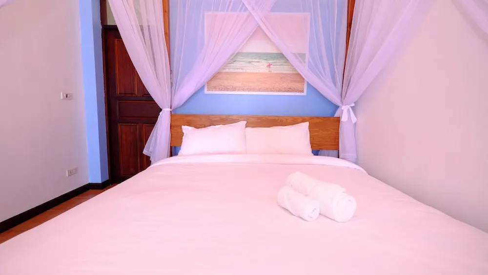 Baan Jai Dee Beach Front Hotel - Chambres