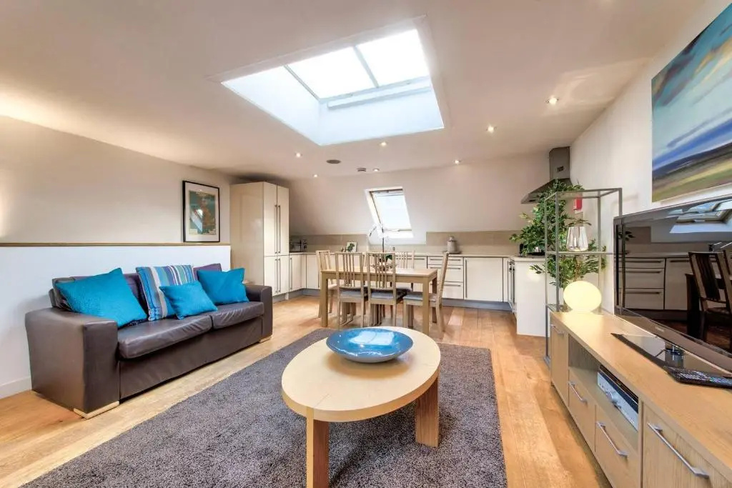 ALTIDO Splendid 2-BR Flat near Edinburgh Castle