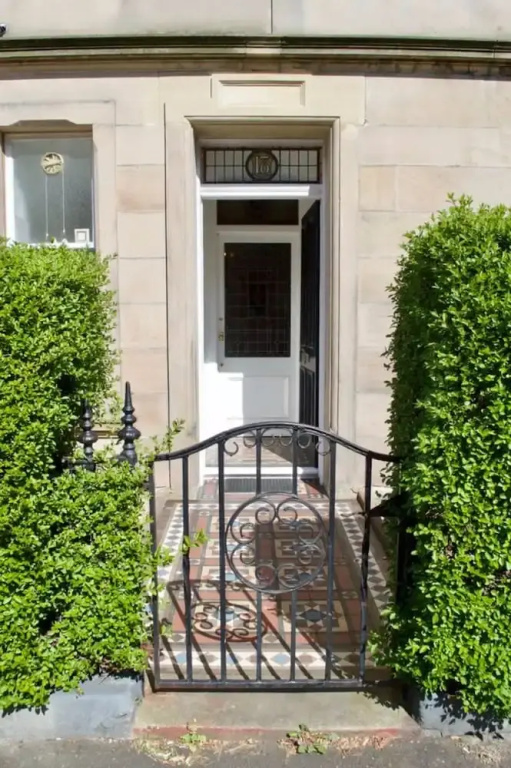 2 Bedroom Stockbridge Apartment