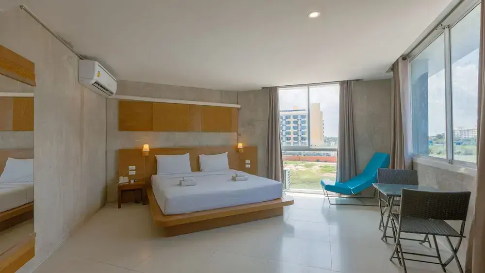 Luxury room with garden view