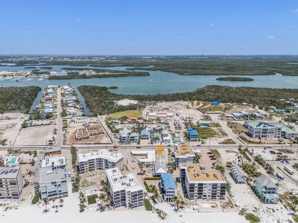 50 Seaside Stay: 4bd/3ba Duplex W/ Pool! 4 Bedroom Home