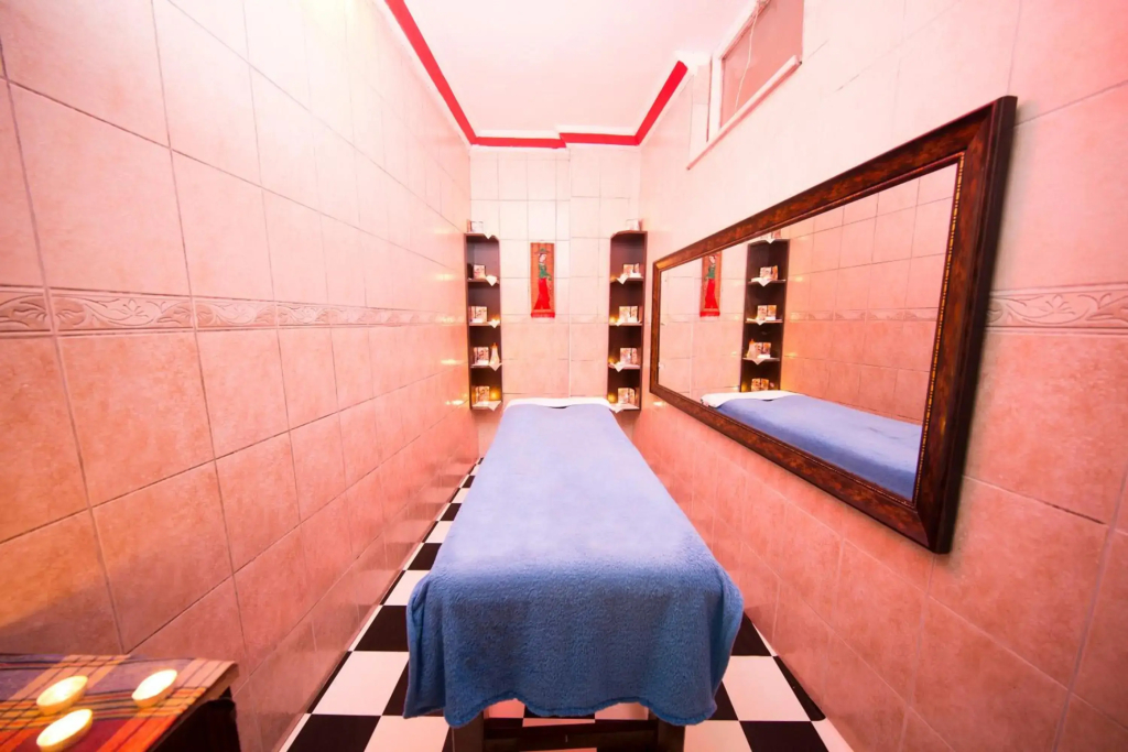 First Class Hotel - фото 12