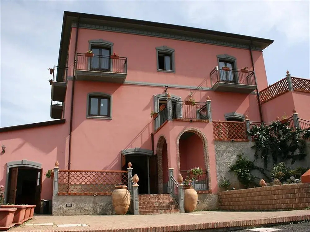 Red Hotel
