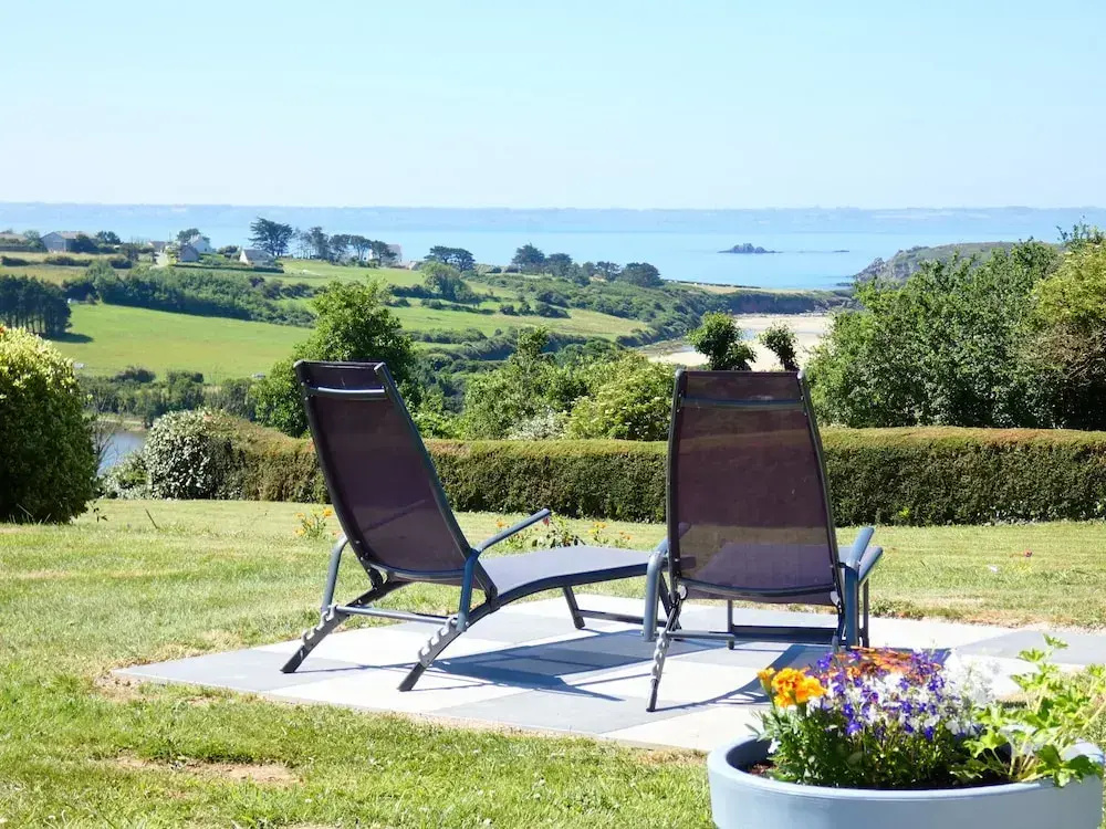Cottage with sea view