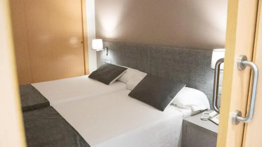 Economy room