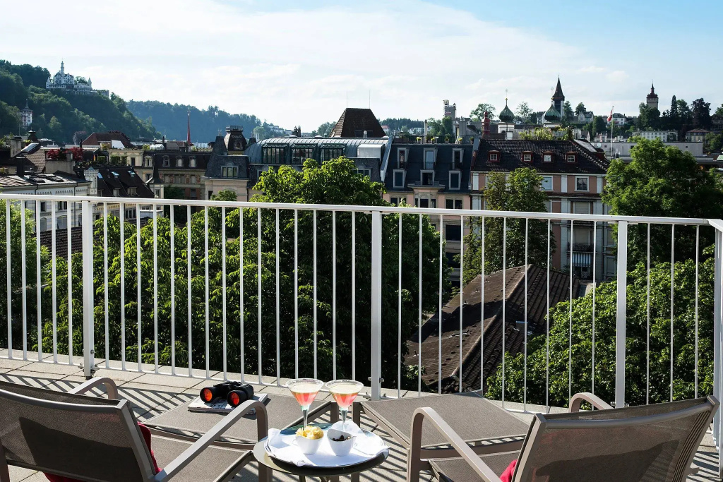 Deluxe Double Penthouse Junior Suite with balcony (full double bed)