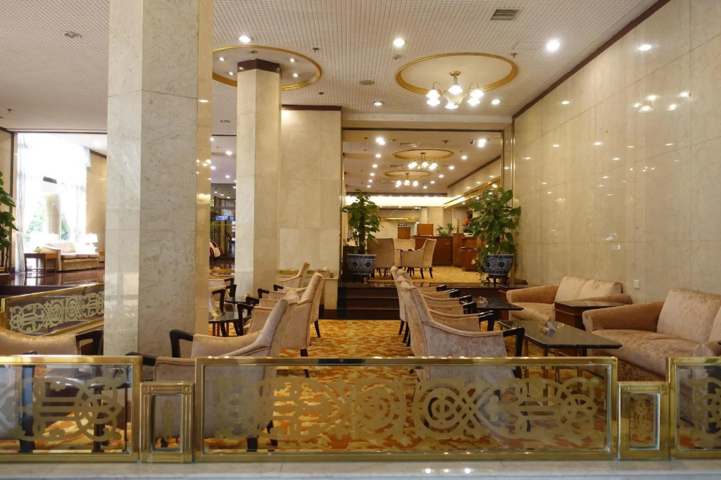 Food & Beverage