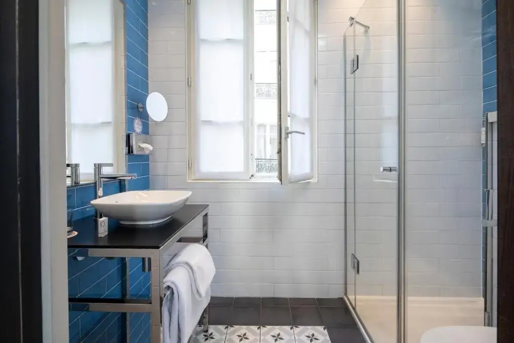 Hôtel Les Matins de Paris & Spa 52