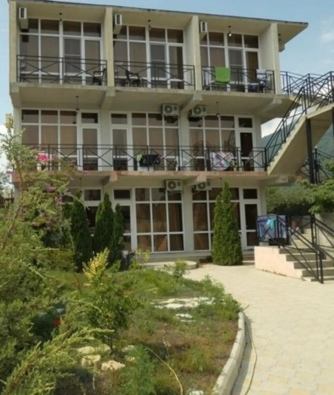 Гагра: Гостевой дом Arins-park