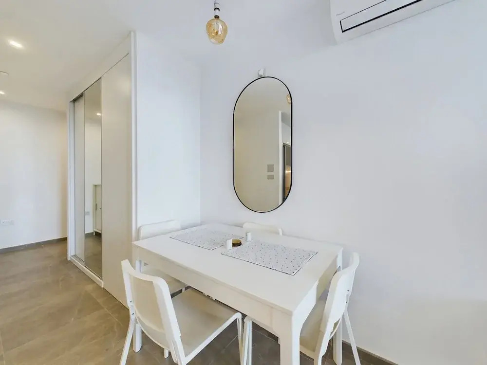 E1 Studios, Sea & Beach Views, High Floor - фото 2