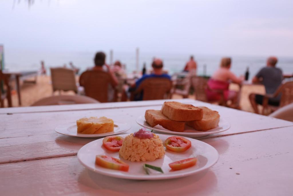 Budde's Beach Restaurant & Guesthouse