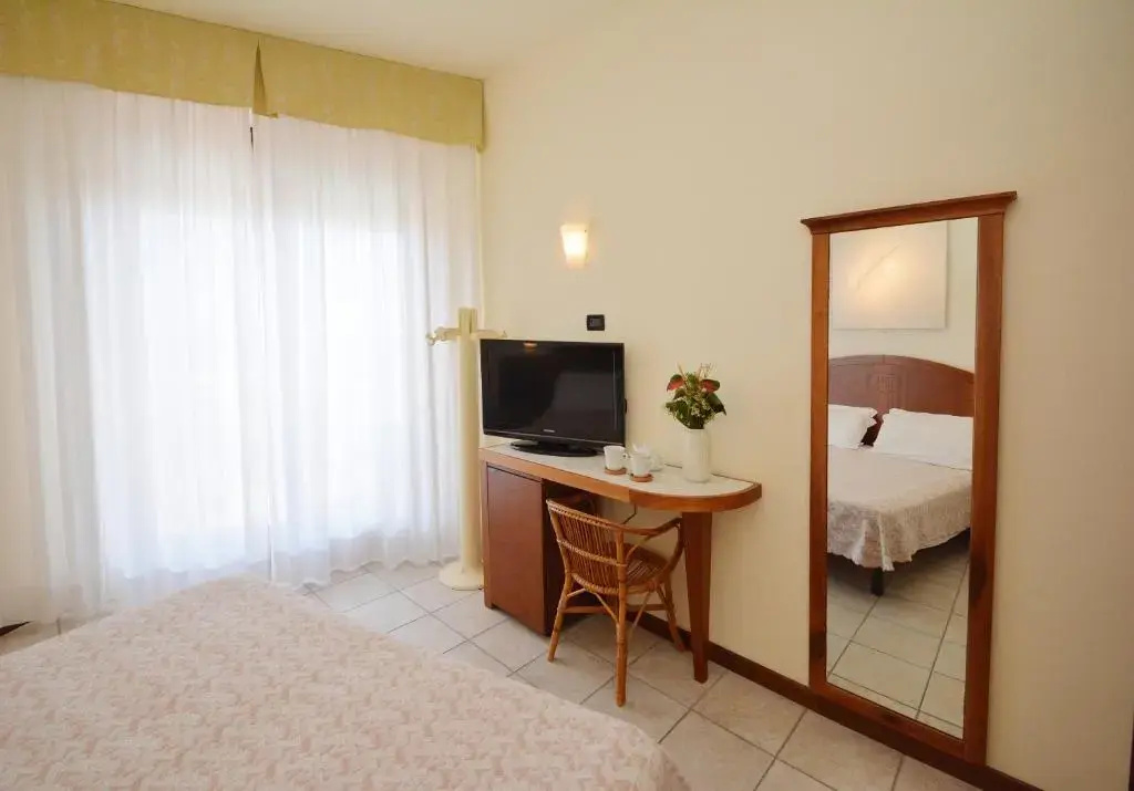 Standard Double room with balcony (full double bed)