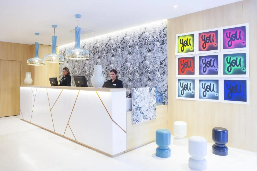 Lobby & Reception