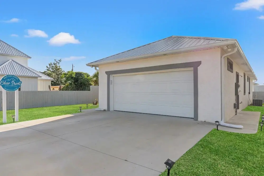 Charming 3/2 Beach House w/ Pool & Golf Cart Included - 1 Min Walk to Beach