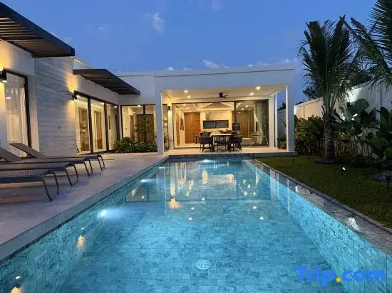Newly built: private Quinta Lane 4br pool villa