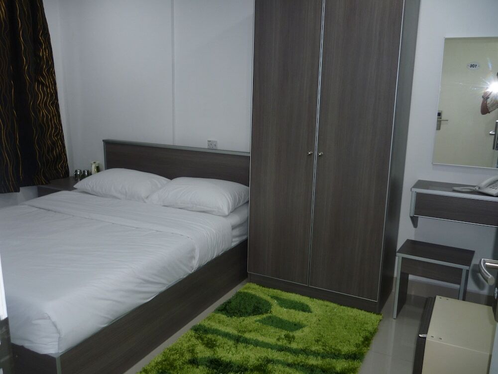 Lacomme Inn