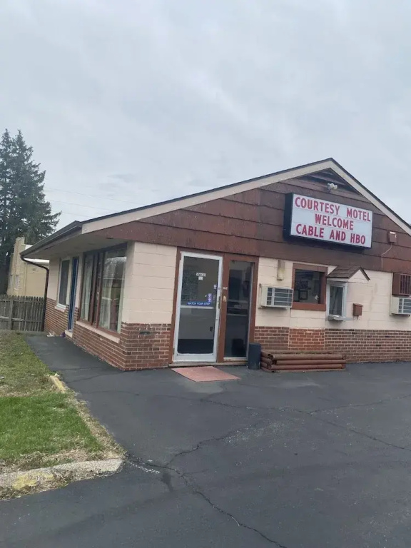 Courtesy Motel photo 3