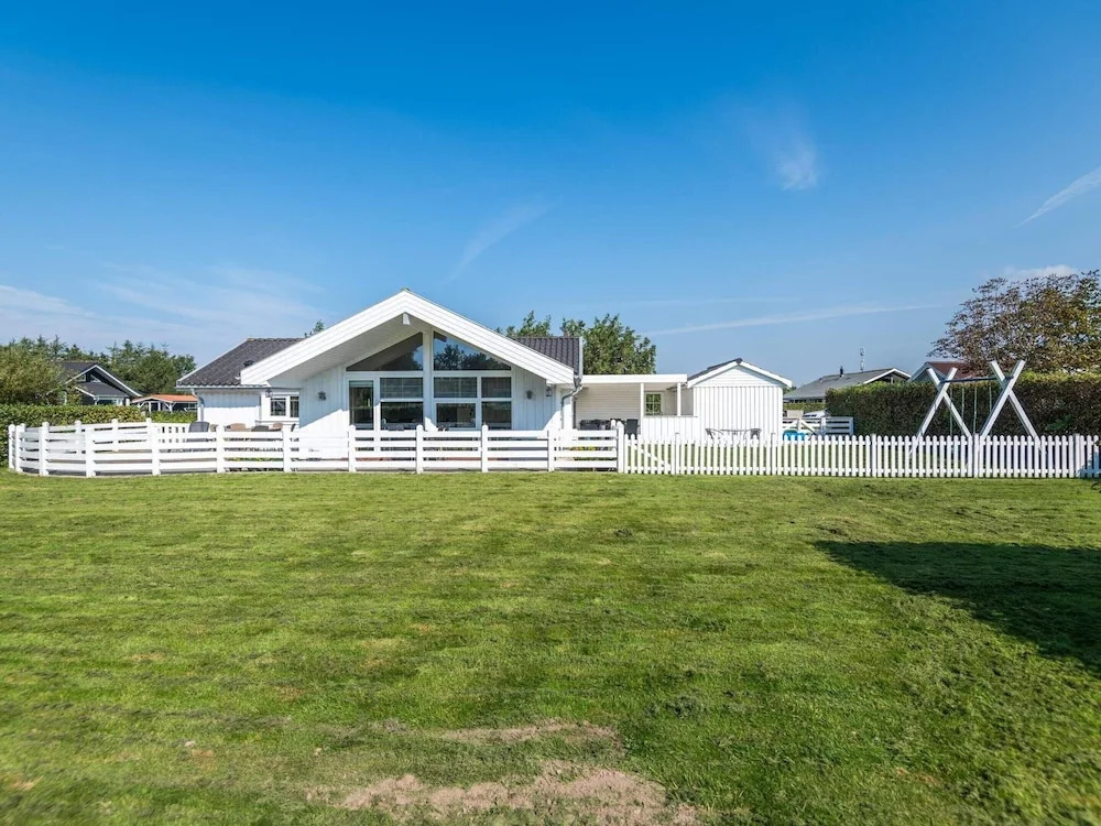 6 Person Holiday Home in Hemmet
