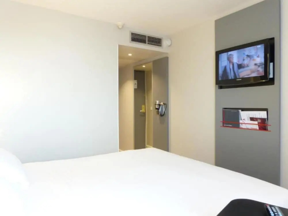 Kyriad Paris Nord Porte de Saint Ouen Hotel — фото 4