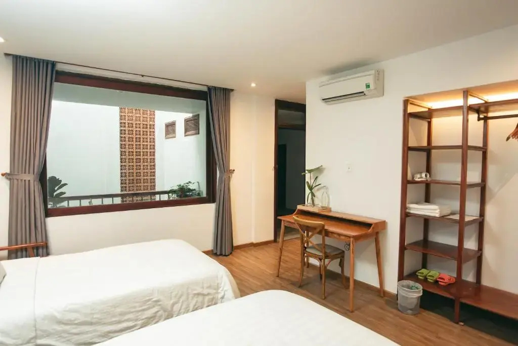 Standard Triple room with view