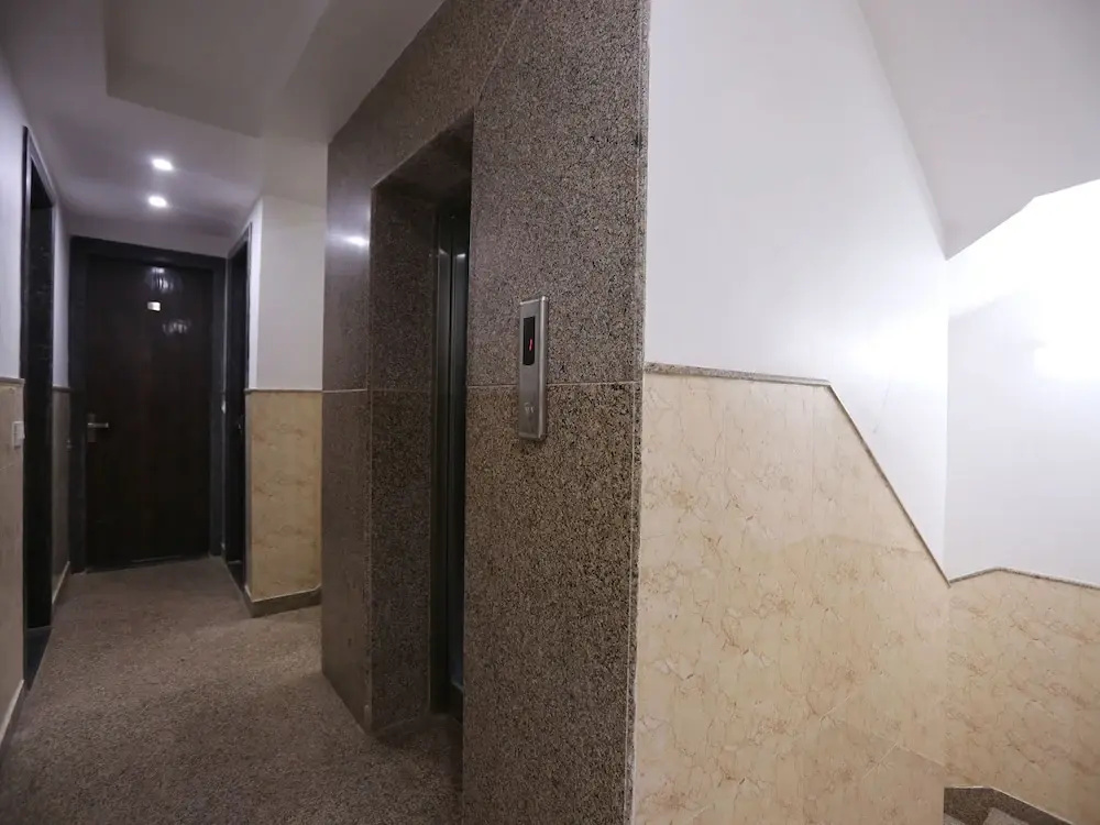 Lobby & Reception