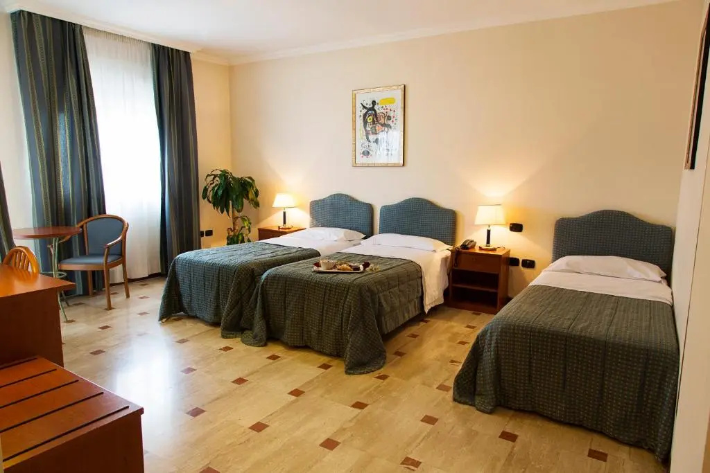 Standard Triple room