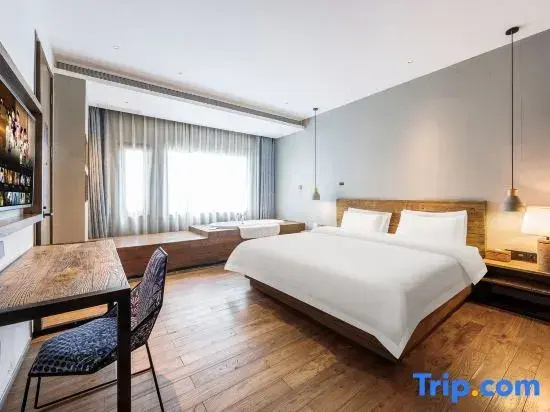 Deluxe Double room (full double bed)