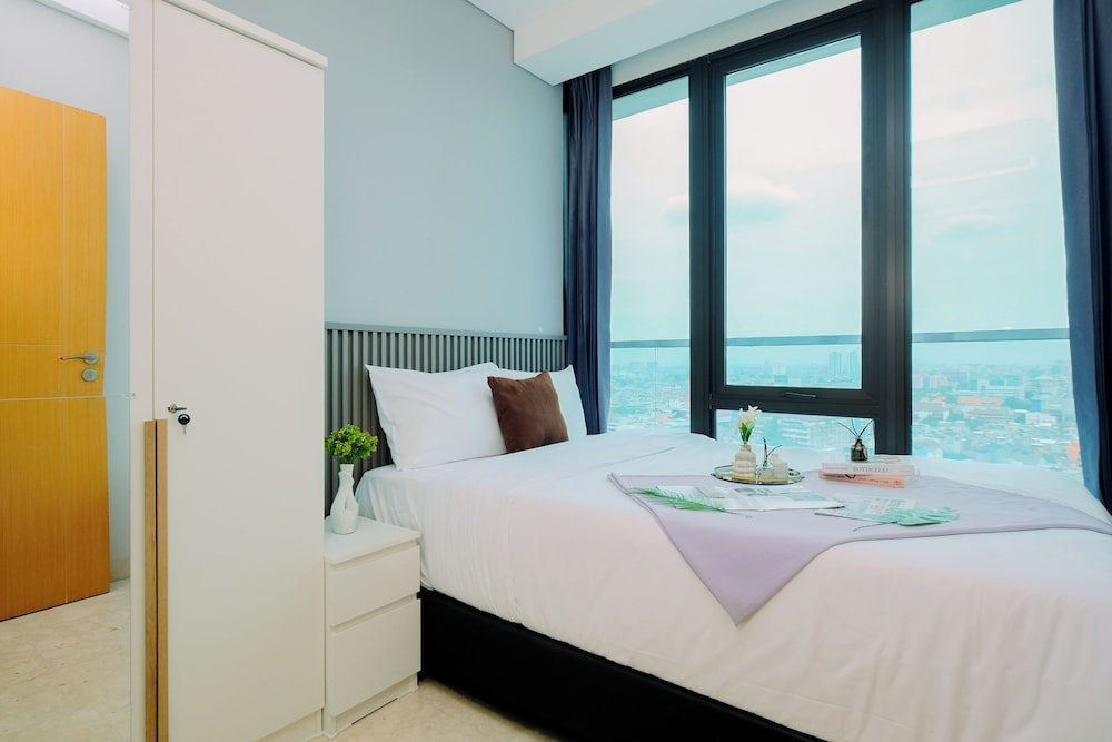 Spacious Grey 2Br At Capitol Suites Apartment