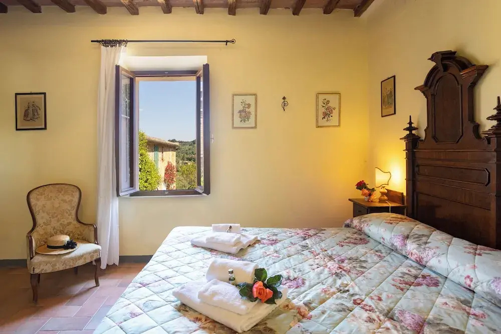 2 Bedrooms Apartment with land view