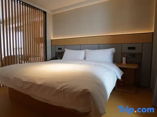 Business Double room (full double bed)