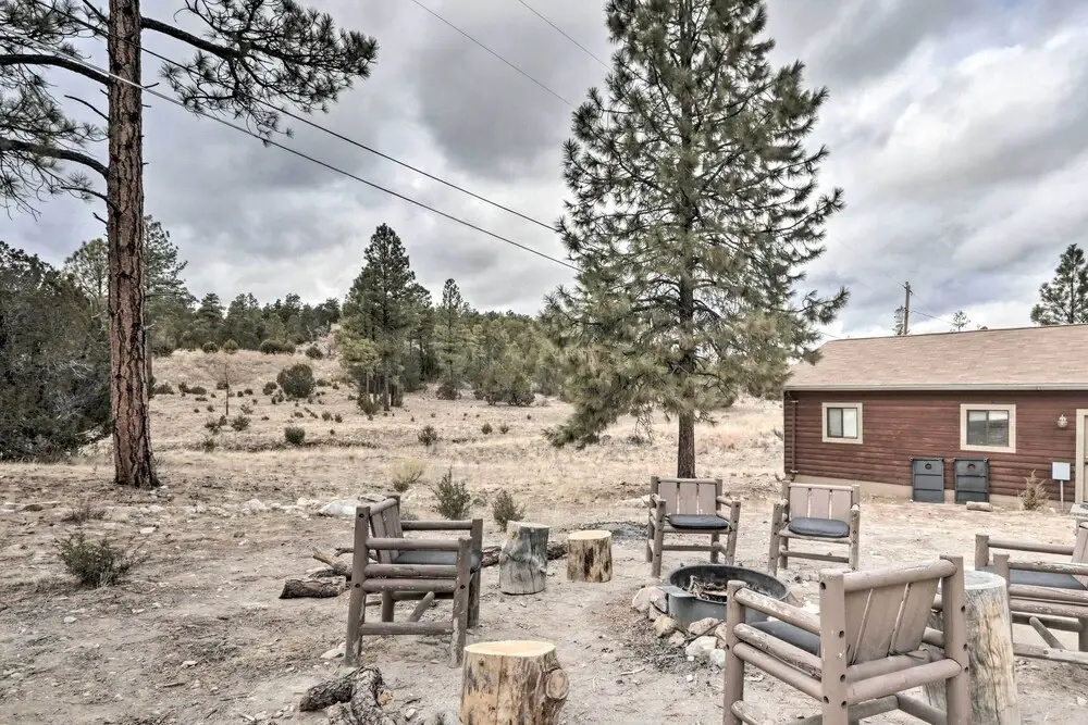 Fire Pit + Game Room: Heber-overgaard Cabin!