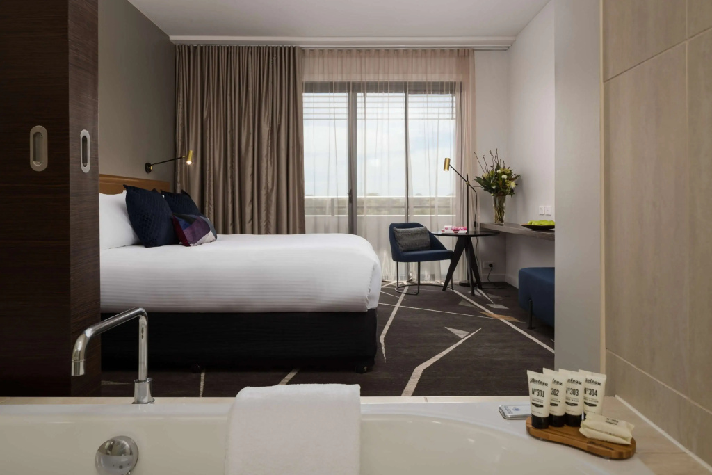 Executive Double room with balcony (full double bed)